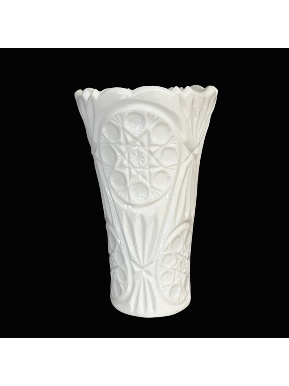 Vintage White Acrylic Faux Milk Glass Vase Scalloped Mid Century 7" Floral Vase